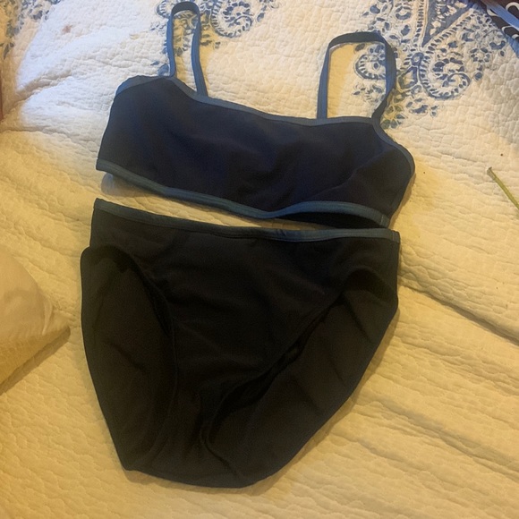 Two piece bikini - Picture 1 of 4